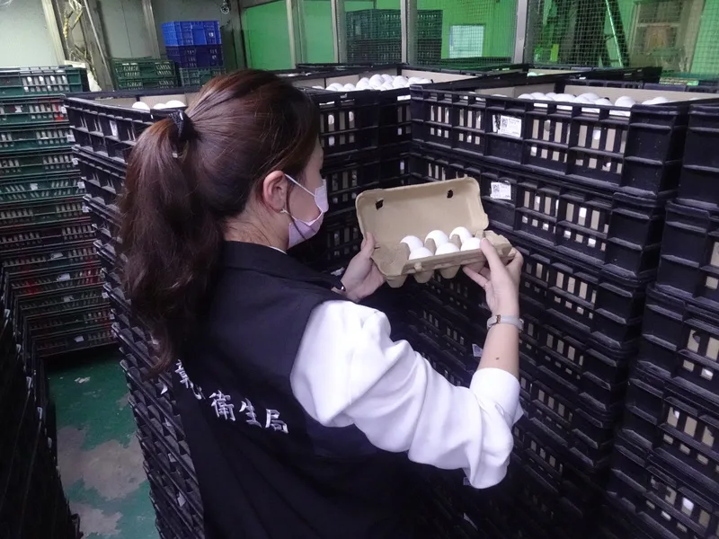 衛生福利部食品藥物管理署9日傍晚公布「114年度禽畜水產品藥物殘留監測計畫」結果，市售雞蛋檢出農藥殘留芬普尼，彰化縣衛生局已要求鮮健洗選蛋場蛋品全部下架停售。彰化縣政府提供