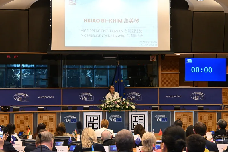 副總統蕭美琴11月7日驚喜現身歐洲議會，在其間舉行的對中政策跨國議會聯盟（IPAC）年度峰會發表專題演說。中央社