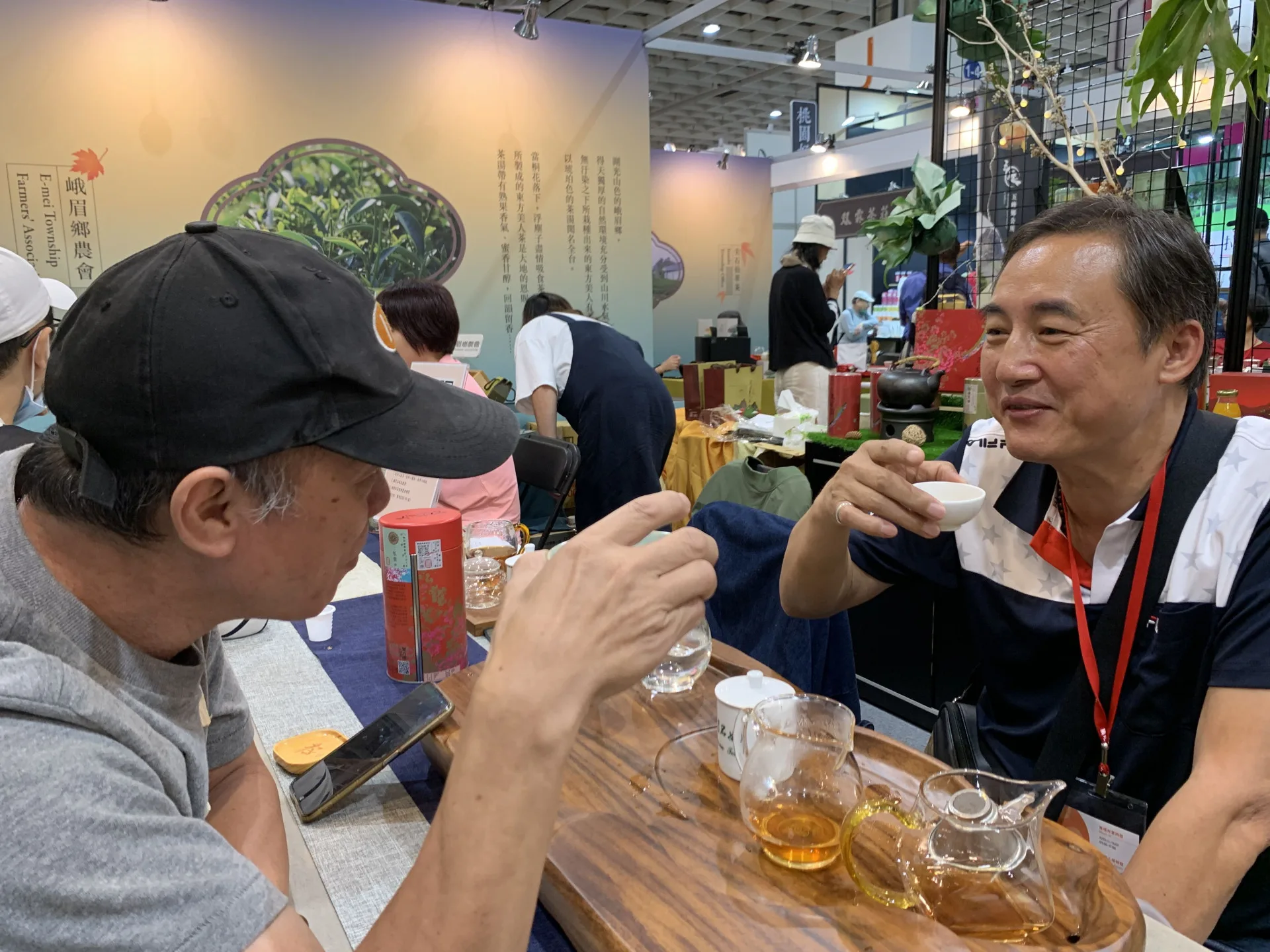 邀請鄉親廣傳親朋好友共襄盛舉，在茶席中細細品味竹縣的山水風情。新竹縣政府提供