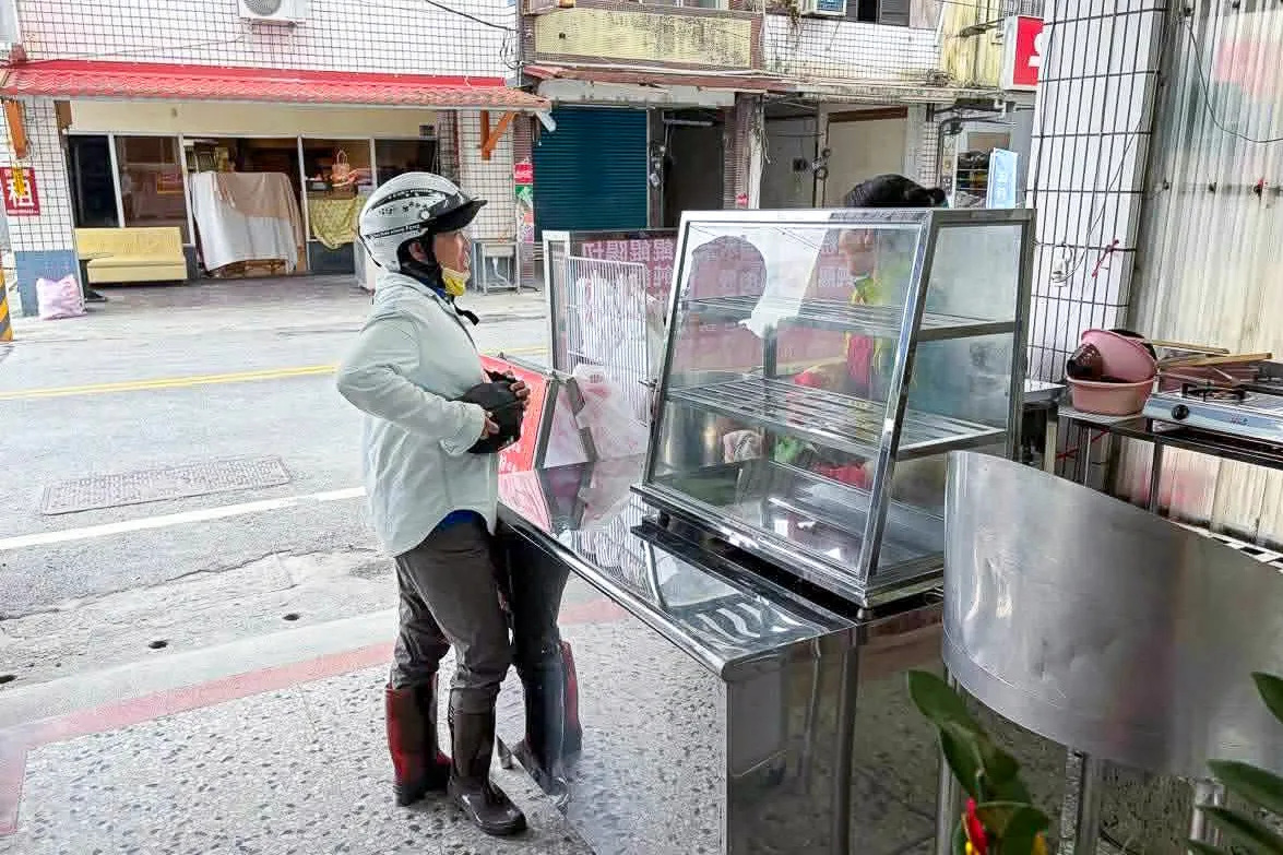 曉慧麵店重新開張後,當地居民睽違50多天終於能品嘗到在地好味緒。李美玲提供