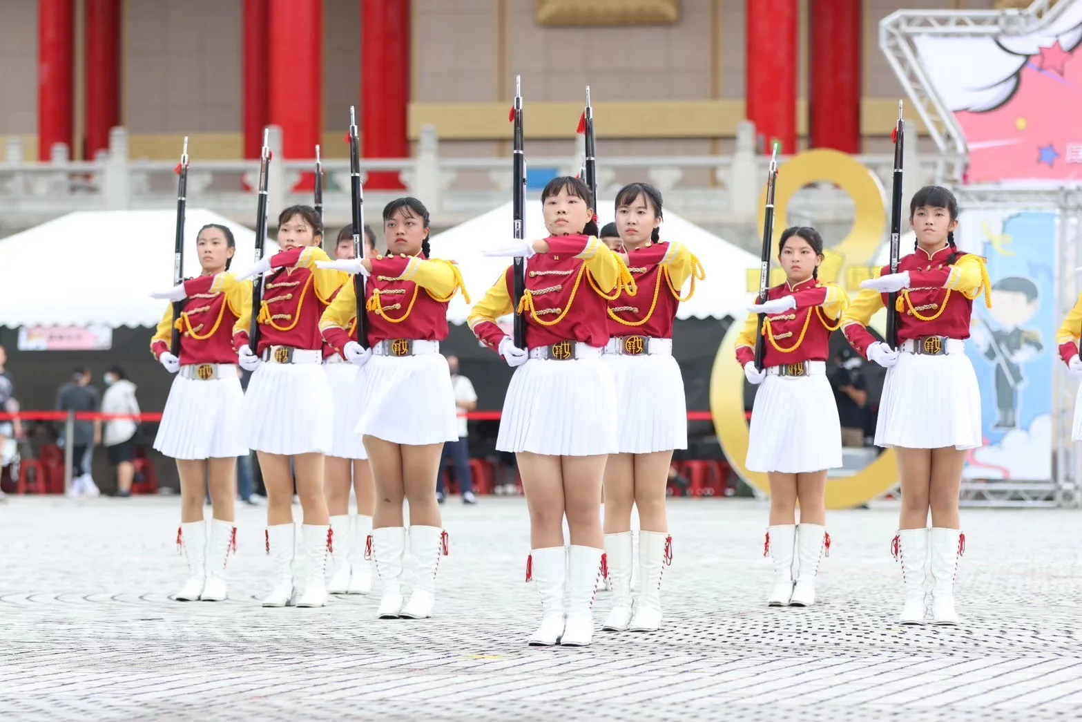 橘色惡魔將於12月20日在屏東縣立田徑場，與屏東女中儀隊帶來交流演出。文總提供