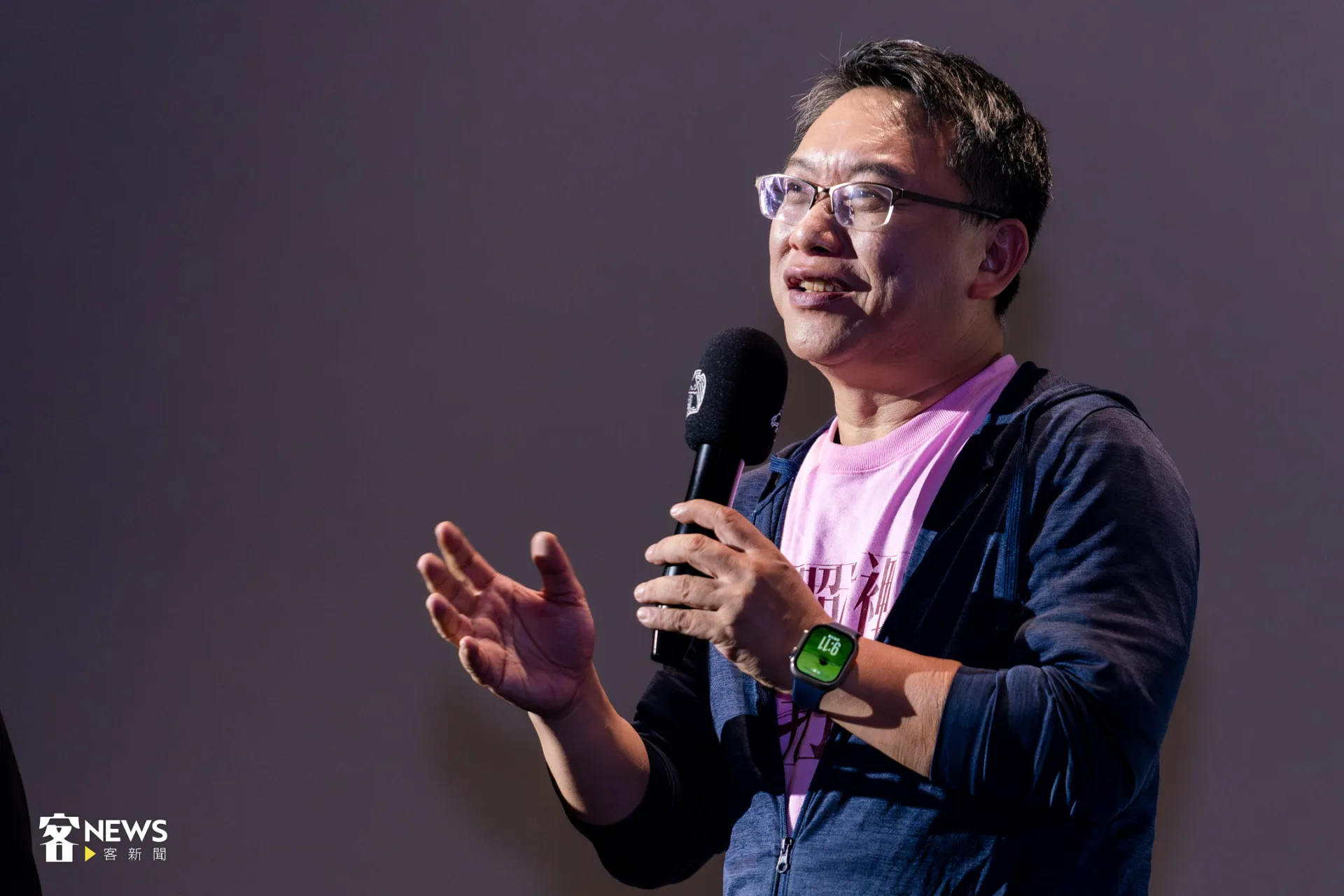 湯昇榮為了呈現作品的時代性,特地取得台視授權當年的珍貴新聞片段,而該新聞是由該台當家主播盛竹如,也有致電本人,本人欣然同意。朱愷元攝