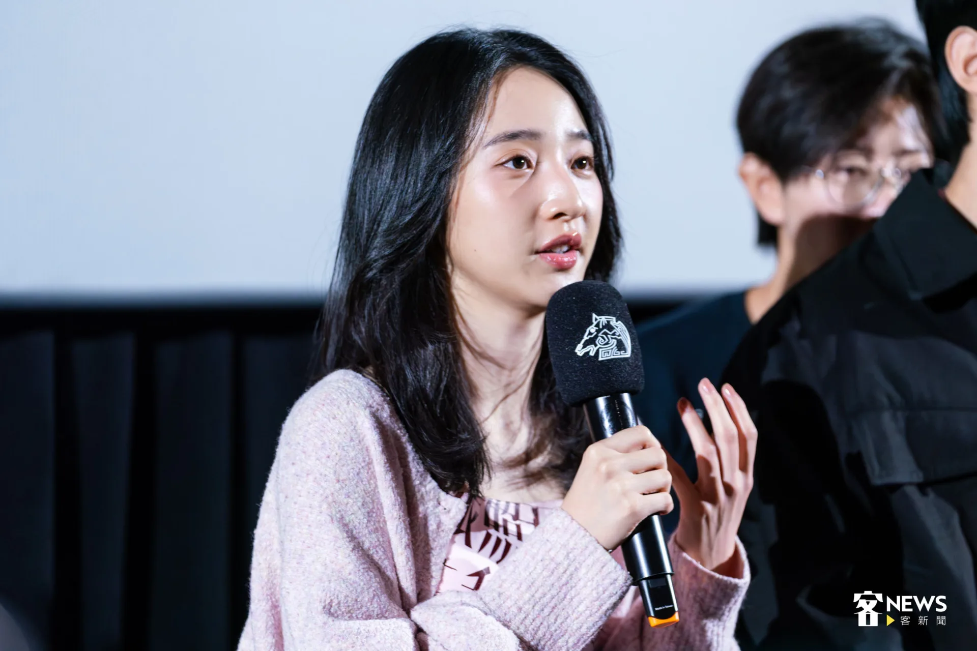 李沐則談到，片中賢英也說出韓文台詞，「象徵著角色彼此想理解對方、努力靠近的心意，我覺得非常美妙。」朱愷元攝