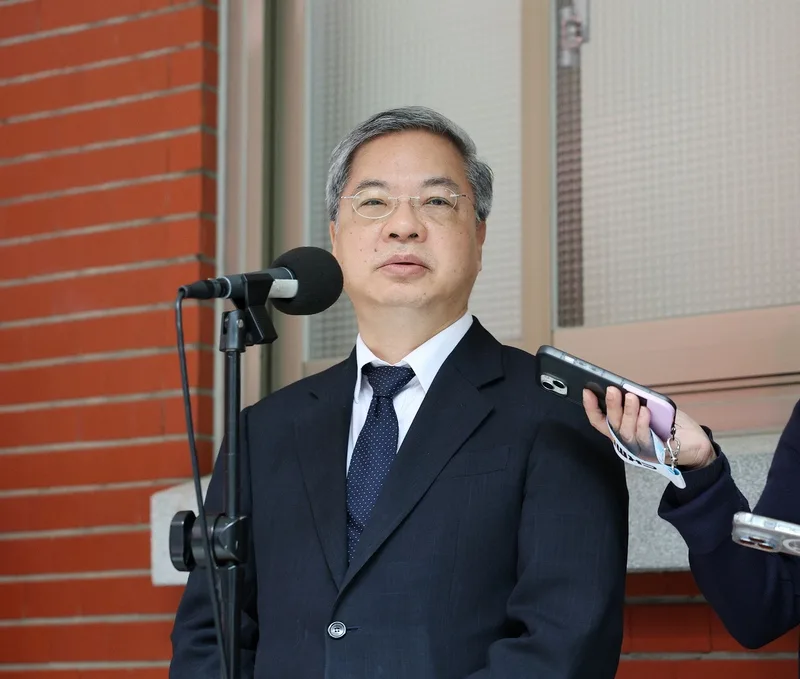 外傳台積電前資深副總經理羅唯仁退休前疑似帶走2奈米等先進製程資料回鍋英特爾。經濟部長龔明鑫（圖）19日表示，針對此事政府關心3個層次，包括國家安全利益、整體產業利益、個別廠商損失。中央社