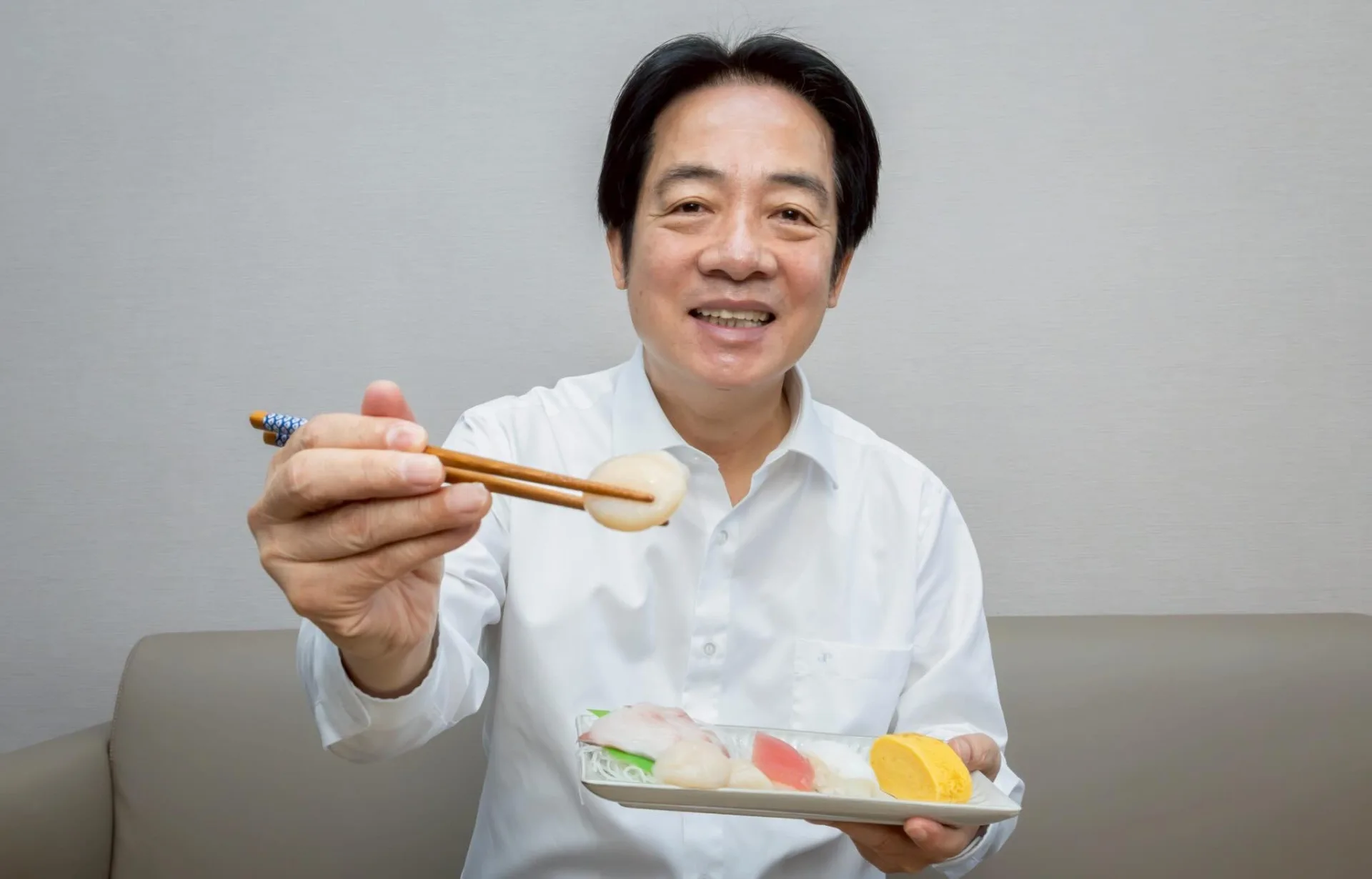 總統賴清德昨（20）天在社群平台貼出吃壽司及日本水產品的照片，引起各國媒體關注。翻攝自賴清德社群平台
