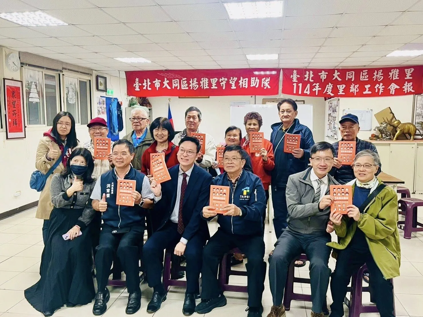 林飛帆與內政部官員前往台北市視察《台灣全民安全指引》發放狀況。翻攝林飛帆臉書