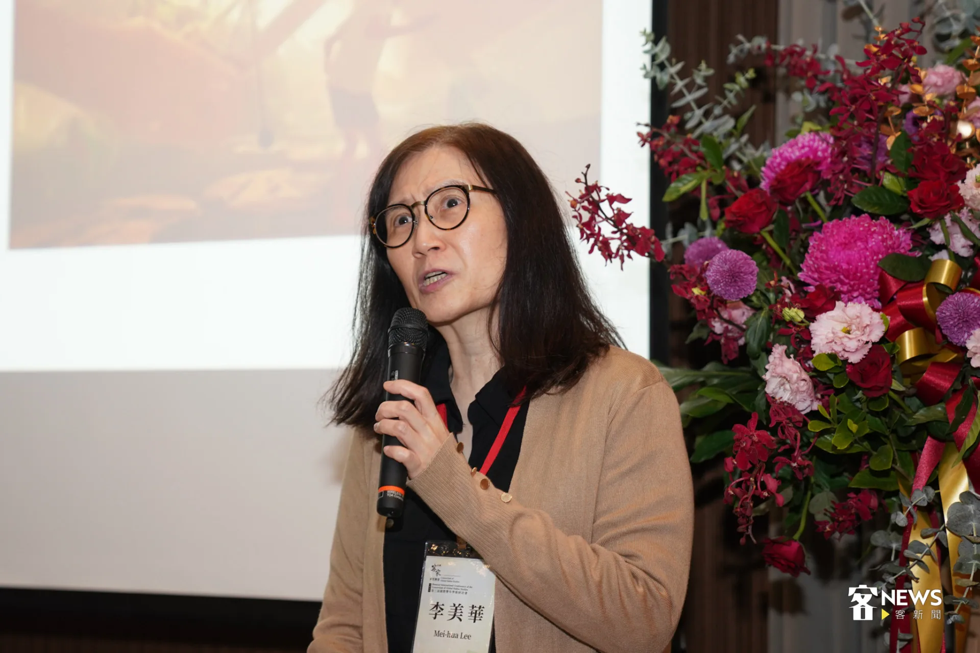 陽交大傳科系教授李美華,分享對 VR 作品〈浮光童夢.五溝水〉的研究。蔡依璇攝