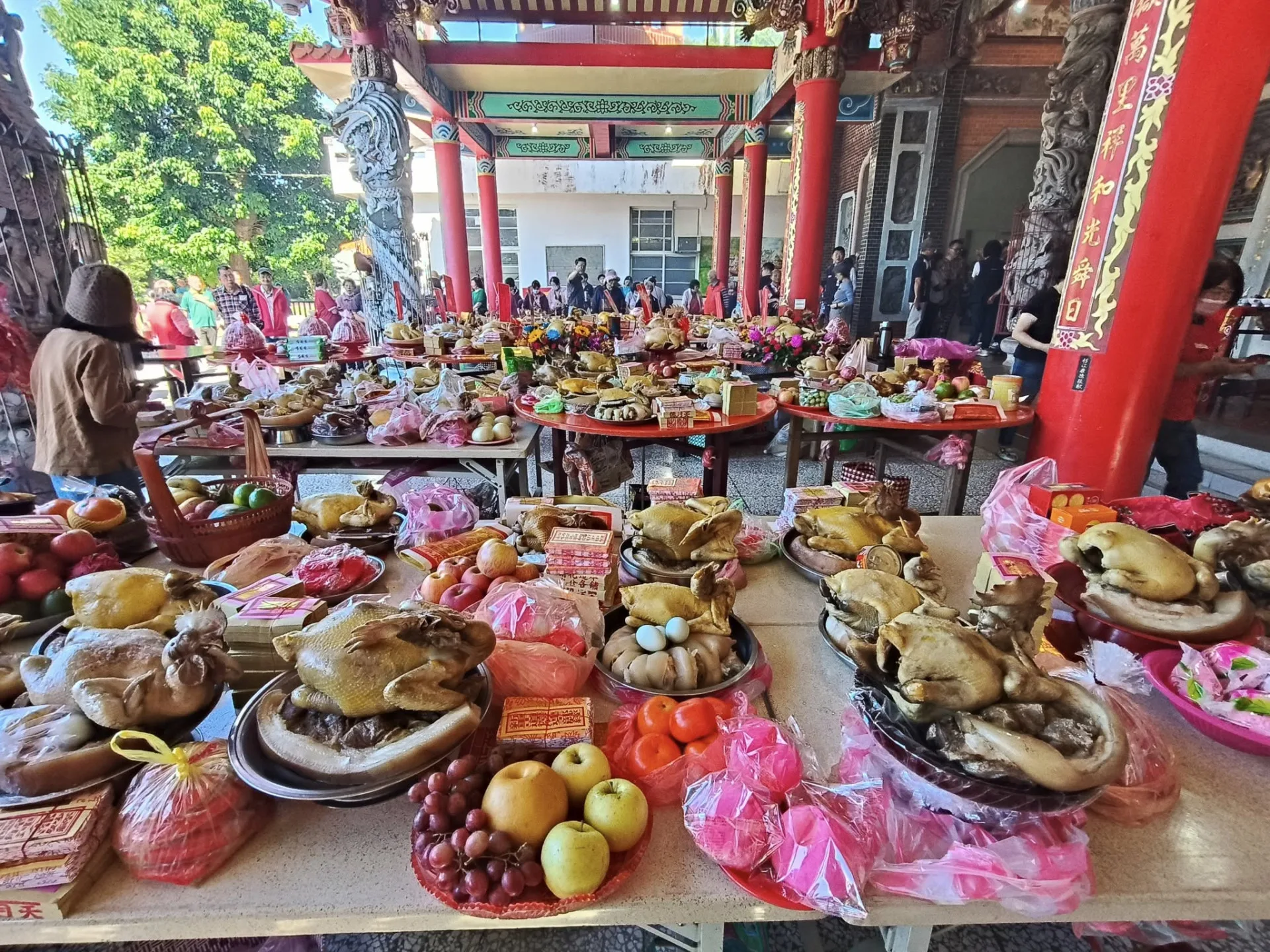 滿滿的牲禮,都是鄉親們的心意。丹桂宮提供