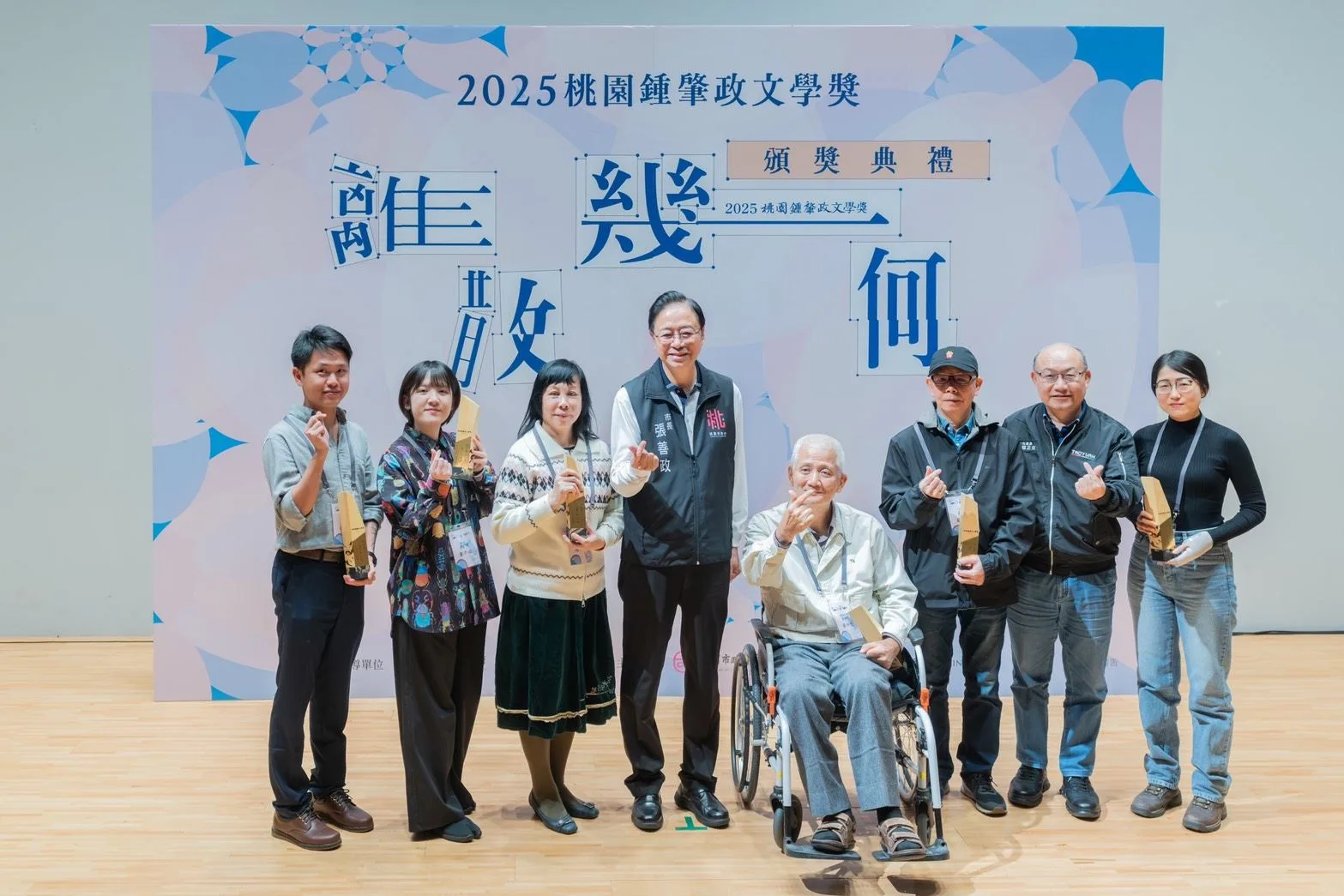 桃園市長張善政昨（7）天下午前往市立圖書館總館，出席「桃園鍾肇政文學獎頒獎典禮」。桃園市政府提供