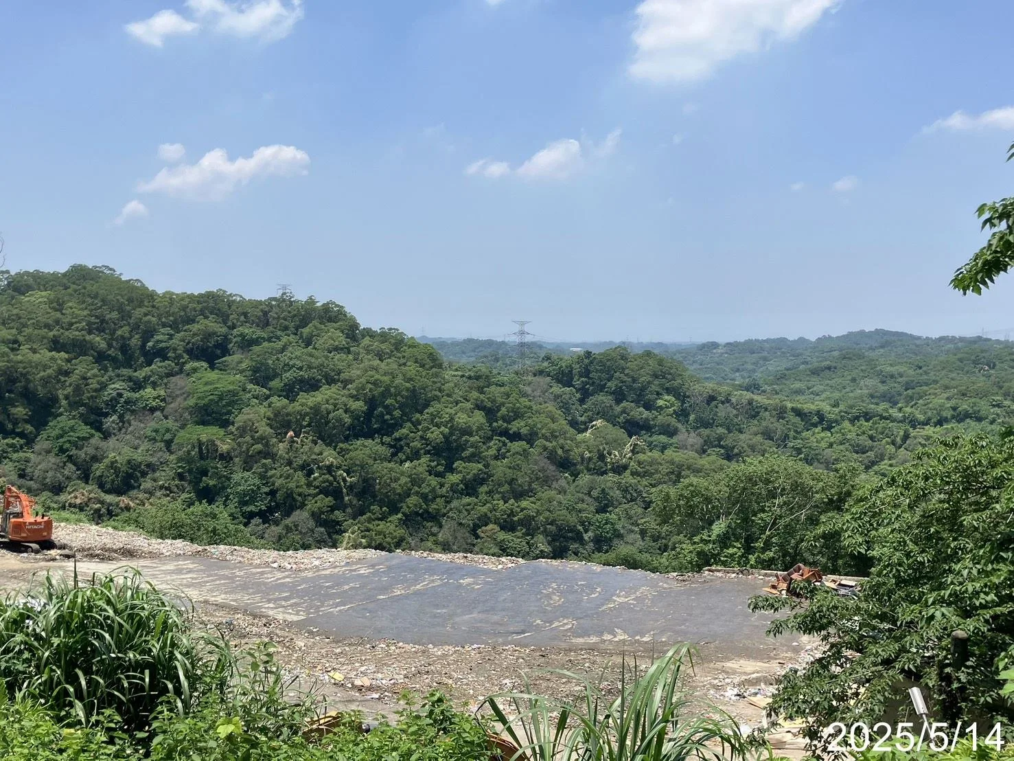 竹東暫置垃圾於114年5月14日全數清除，並於5月21日由環管署現場確認已完成清除。新竹縣政府提供