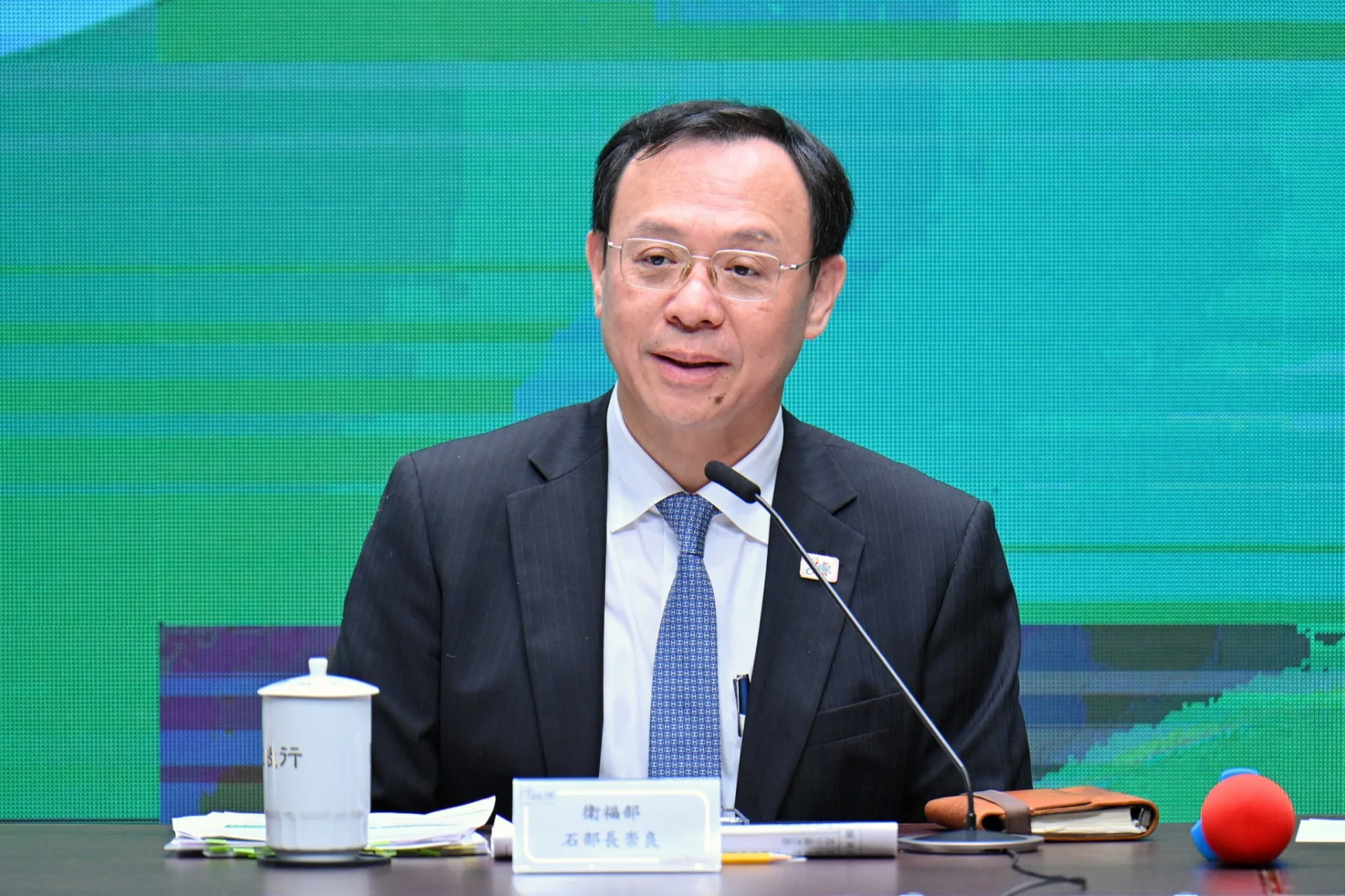 衛福部長石崇良，代理孕母在缺乏社會共識之前先脫鉤處理。行政院提供
