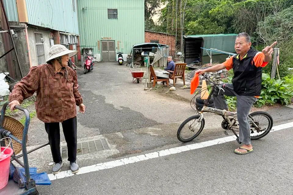 焚化爐週邊的曾姓與林姓住戶反應,焚化爐一開燒,就被燻的睡不著覺。陳權欣攝