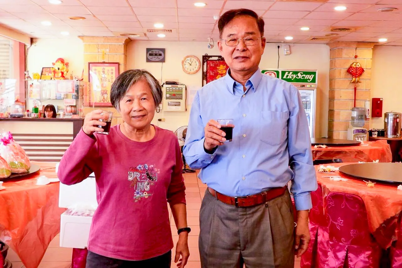 彰化師大博士張增治與台北師專畢業的莊火妹老師,也是大成初中部(第16屆)忠班同窗,同學會合影。林桔春提供