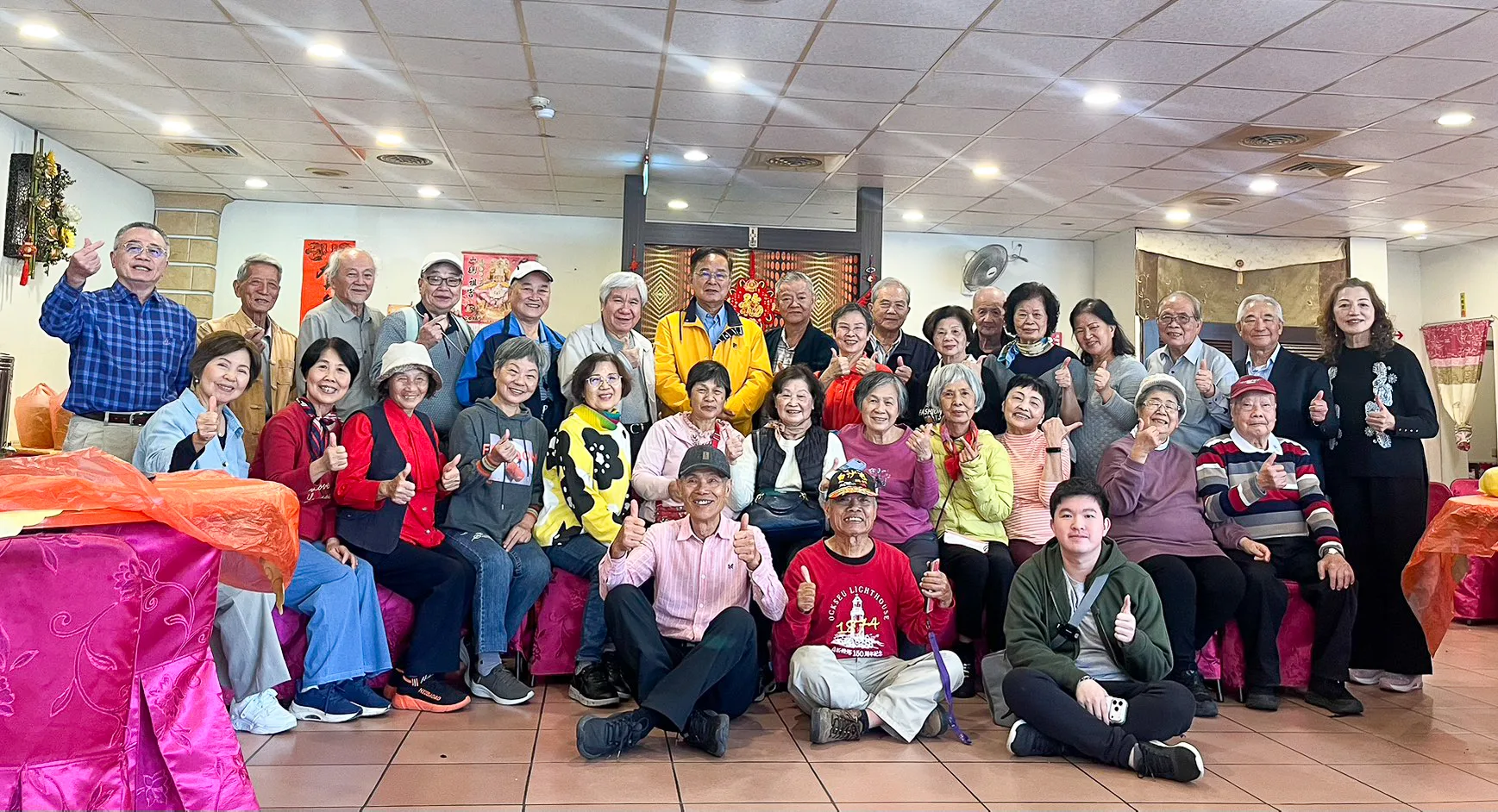 2025年12月5日初中部(第16屆)忠班同學,在頭份再召開同學會合影留念。林桔春提供