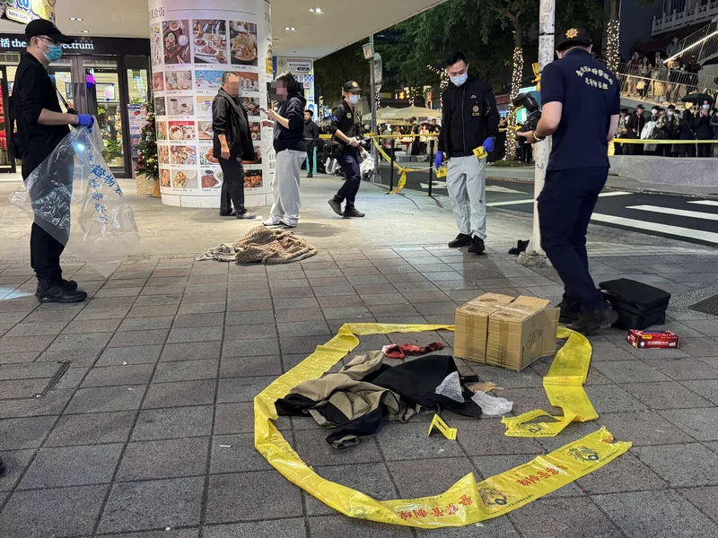 一男子在北車、北捷中山商圈無差別砍人、丟煙霧彈,造成多人受傷、重傷。中央社