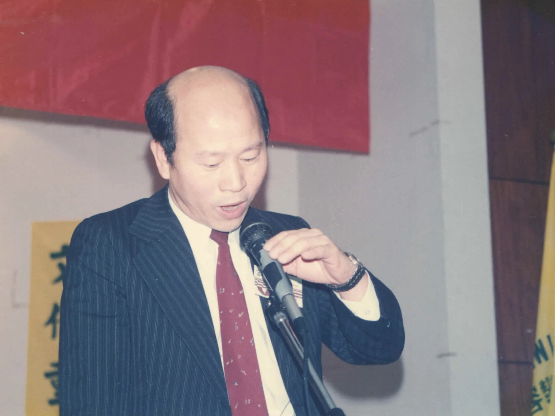 當年驚見笑的掌牛牯,歷經一次又一次的政治風暴與江湖風坡,不過,每一次看到許信良出現在大眾面前或電視螢幕,卻依舊不脫幾分內向和掩飾不住的害羞。1990,台北,楊國鑫攝