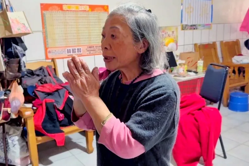 設籍桃園市的余家昶為制止嫌犯張文惡行遭殺傷死亡，余媽媽22日表示，余家昶救了很多人，她很安慰；但身為母親，失去兒子令她難過心都碎了。中央社