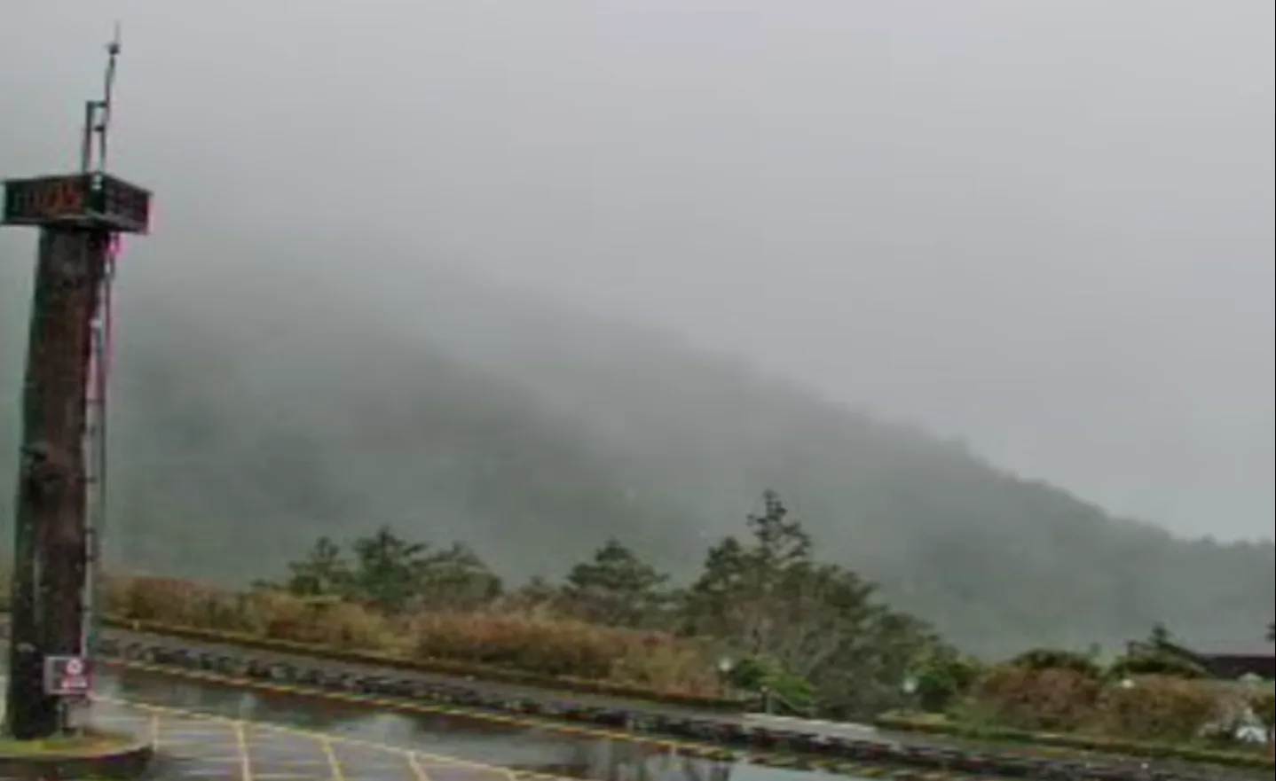 太平山今天下起冰霰。