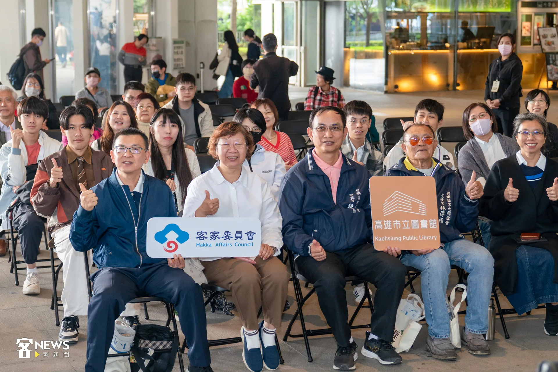 「全國客家日」今天(28日)登場,客家公共傳播基金會(客傳會)首度攜手高雄市立圖書館,於高雄舉辦「還我母語運動37週年」紀念活動。洪藝晅攝