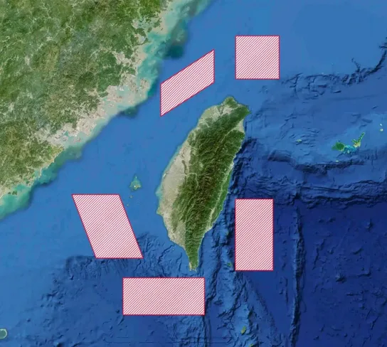 共軍東部戰區還公布，30日將在5個海域和空域範圍，包括基隆以北、台東以東、屏東以南、澎湖西南海域，以及桃園西北至馬祖的台灣海峽範圍進行實彈軍事演習。翻攝新浪網