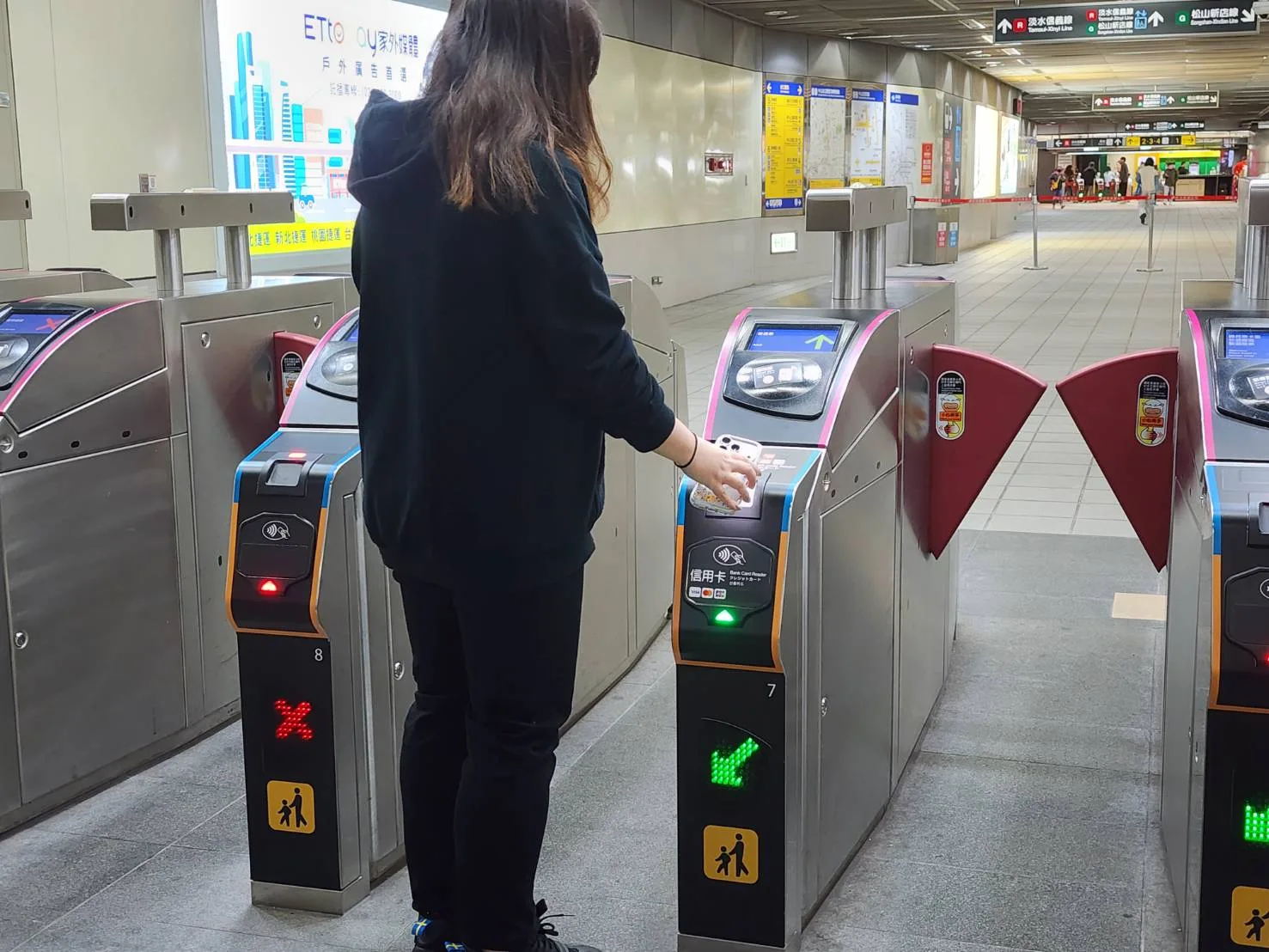 台北捷運開放QR乘車碼進站。