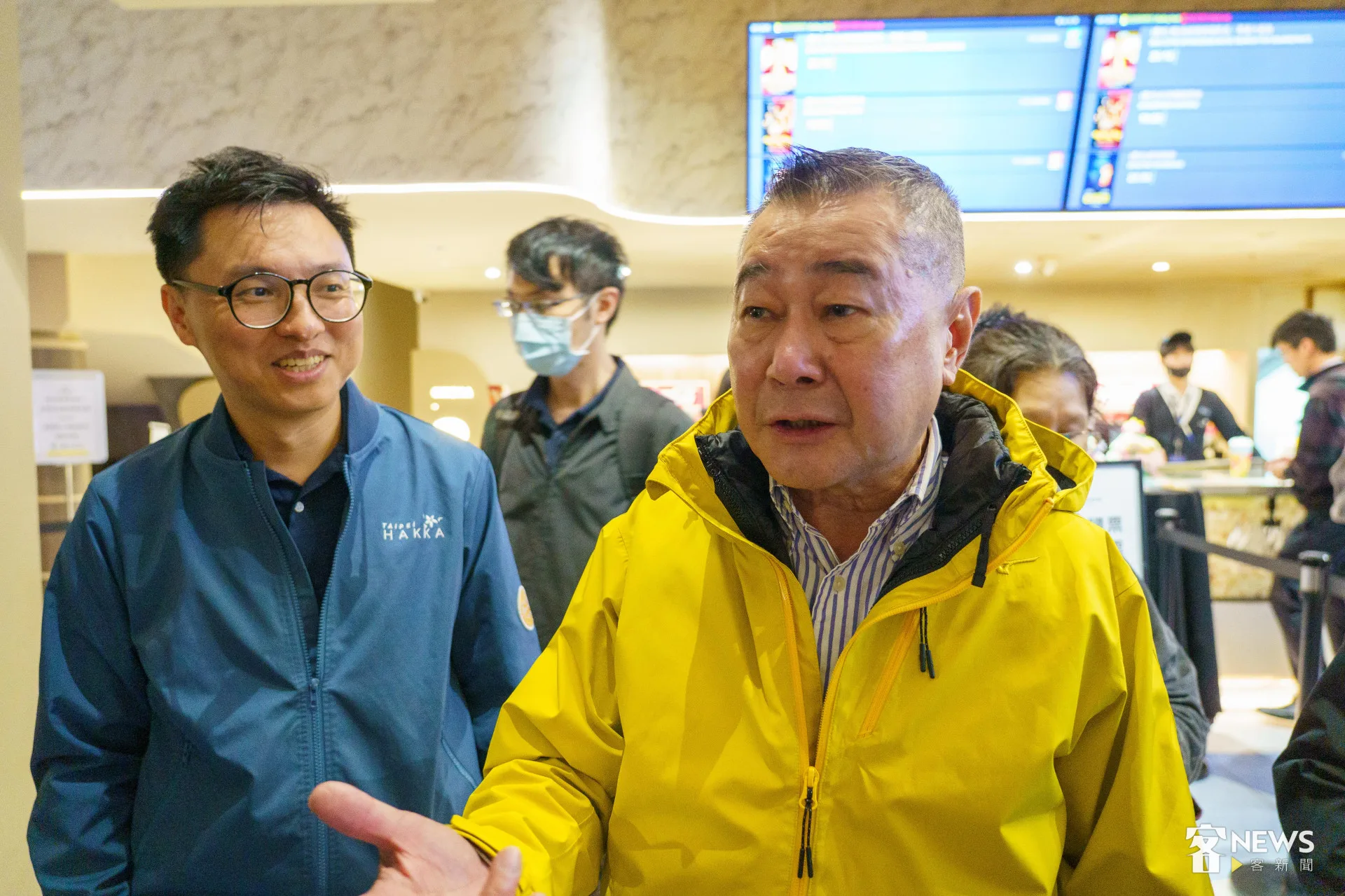 台北客家扶輪社社長彭瑞明(左)與世台客聯總會長邱榮光(右)。李台源攝