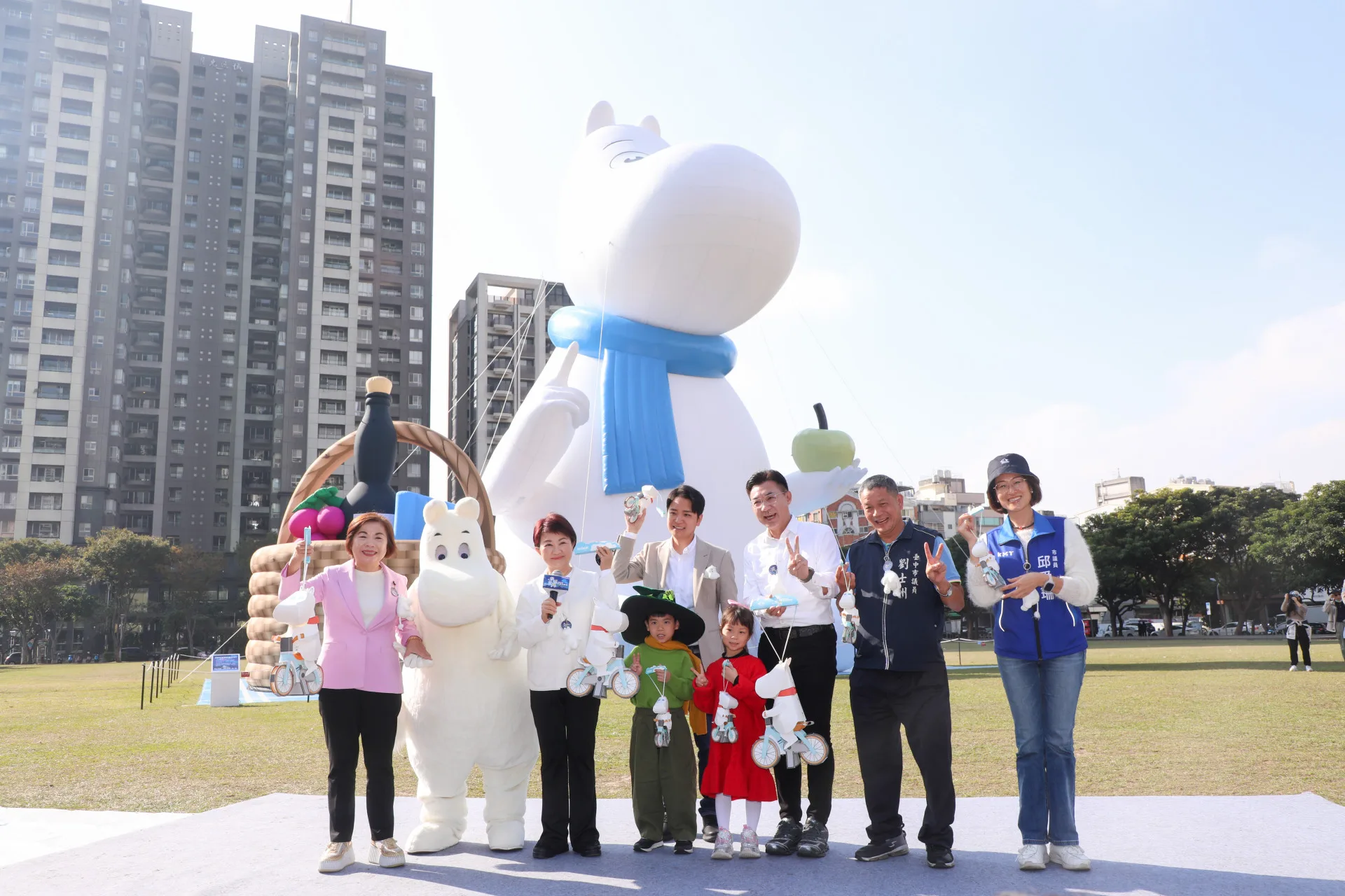 幸福蜜馬，在台中。中台灣燈會215登場-盧市長-姆明moomin伴市民甜蜜過馬年。