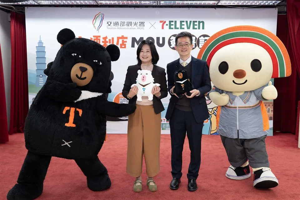 觀光署今(6)天宣布與統一超商(7-11)合作,從2月6日起全台7-11將分階段化身為「旅遊服務站」。觀光署提供
