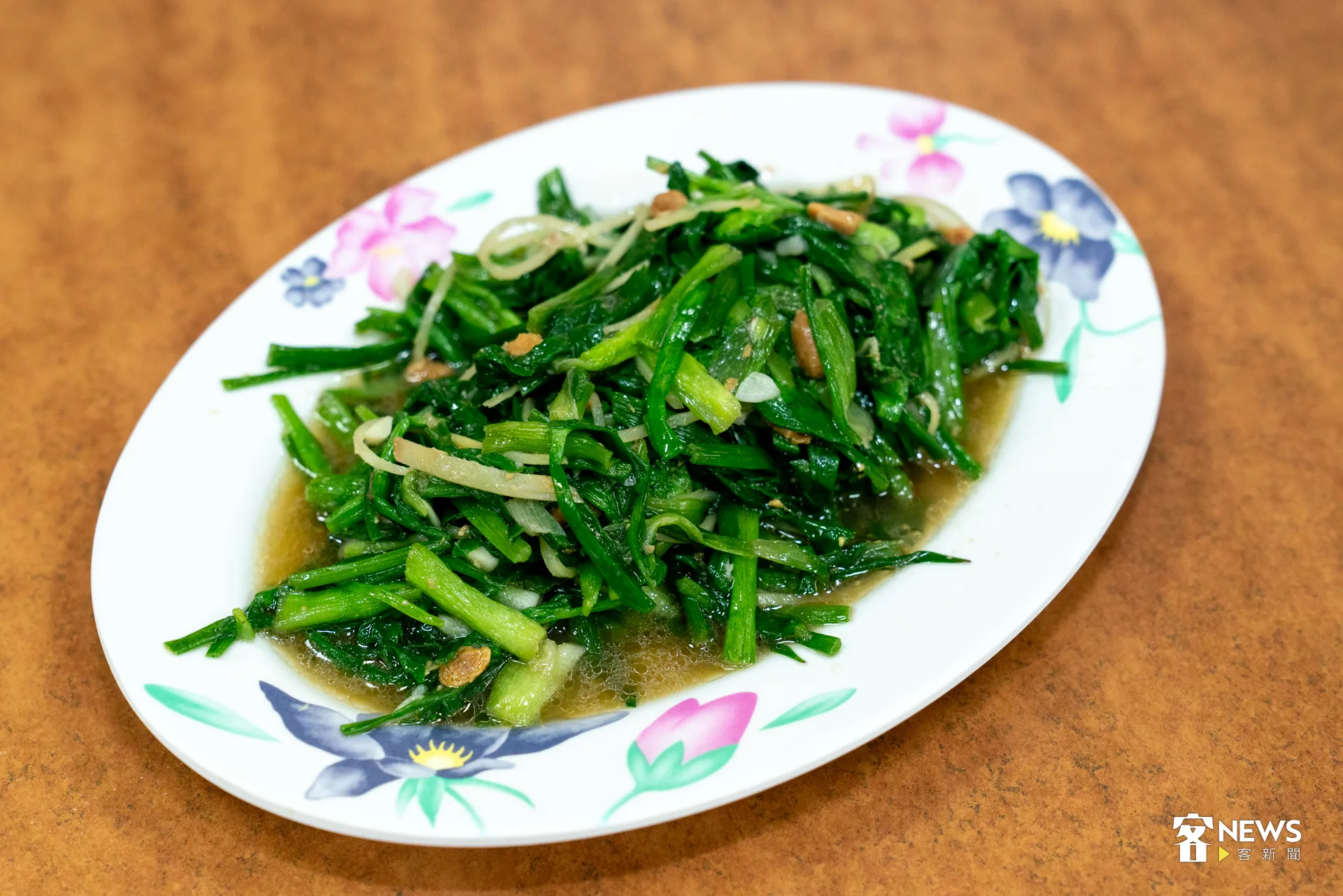 美濃特色的「炒福菜」以豆醬與薑絲拌炒，菜葉嫩而不咬嘴。洪藝晅攝