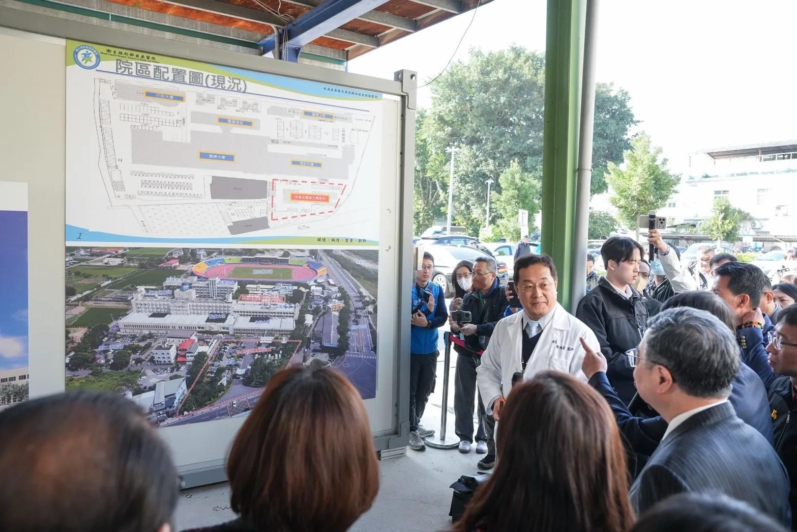 急重症醫療大樓為地上7層、地下2層建築，總樓地板面積約4720坪。行政院提供