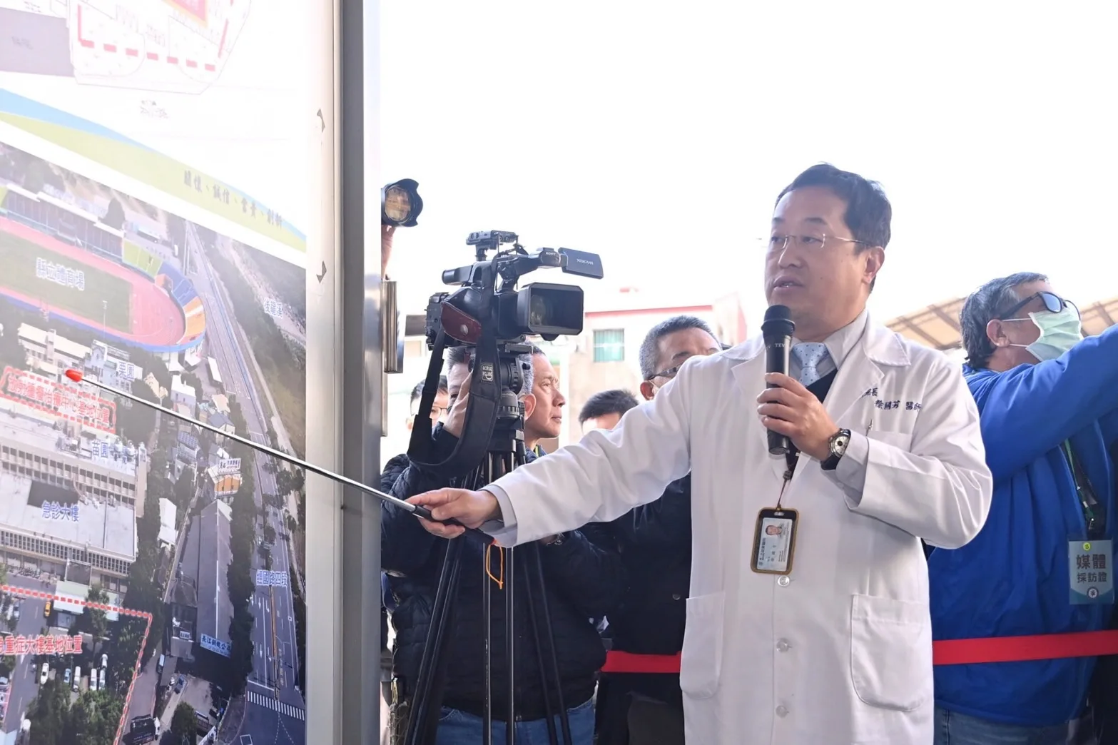 急重症醫療大樓為地上7層、地下2層建築，總樓地板面積約4720坪。行政院提供