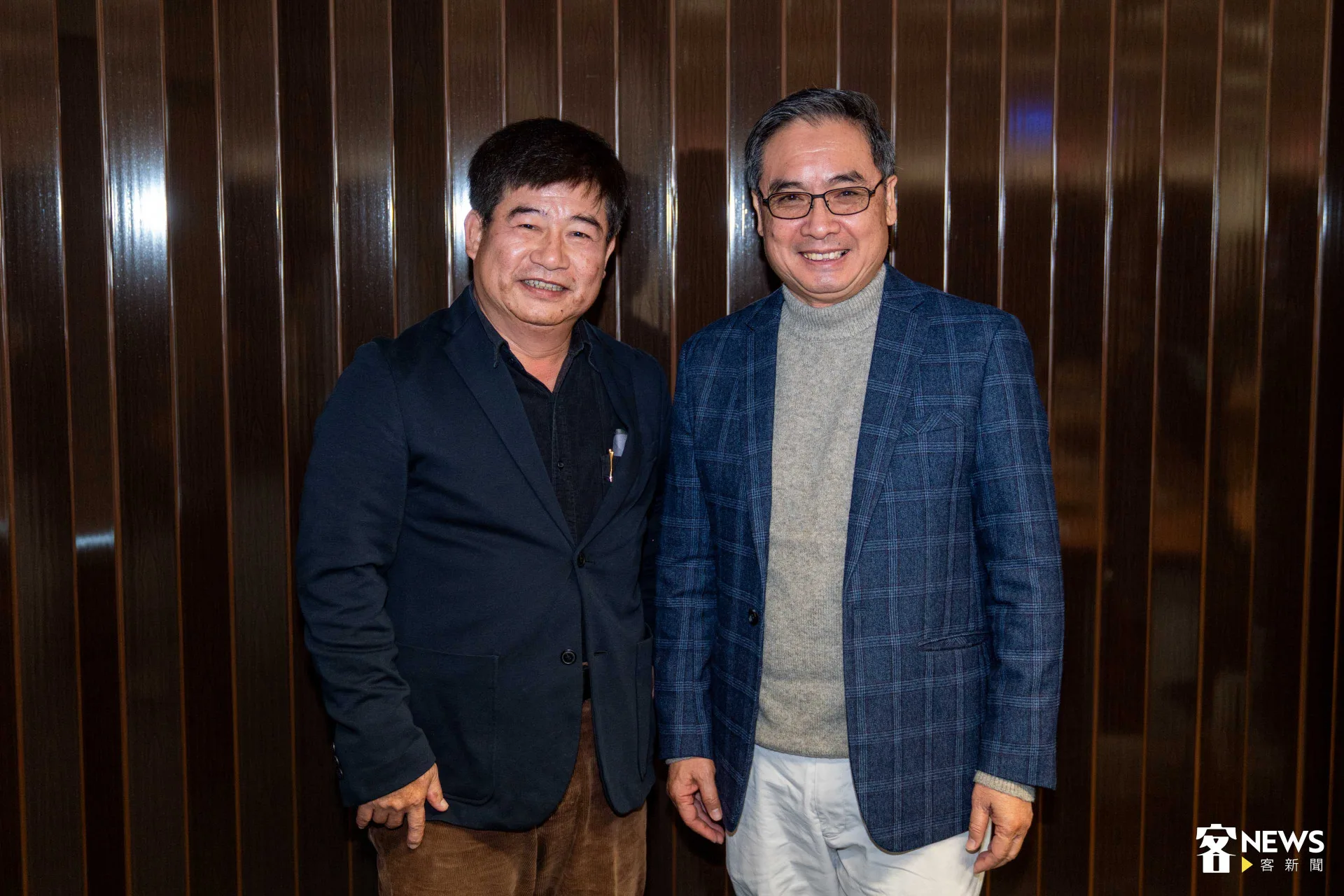 客傳會董事長陳邦畛（右）正式卸任，經過第三屆董事會推舉，正是由宋廷棟（左）出任董事長。李台源攝