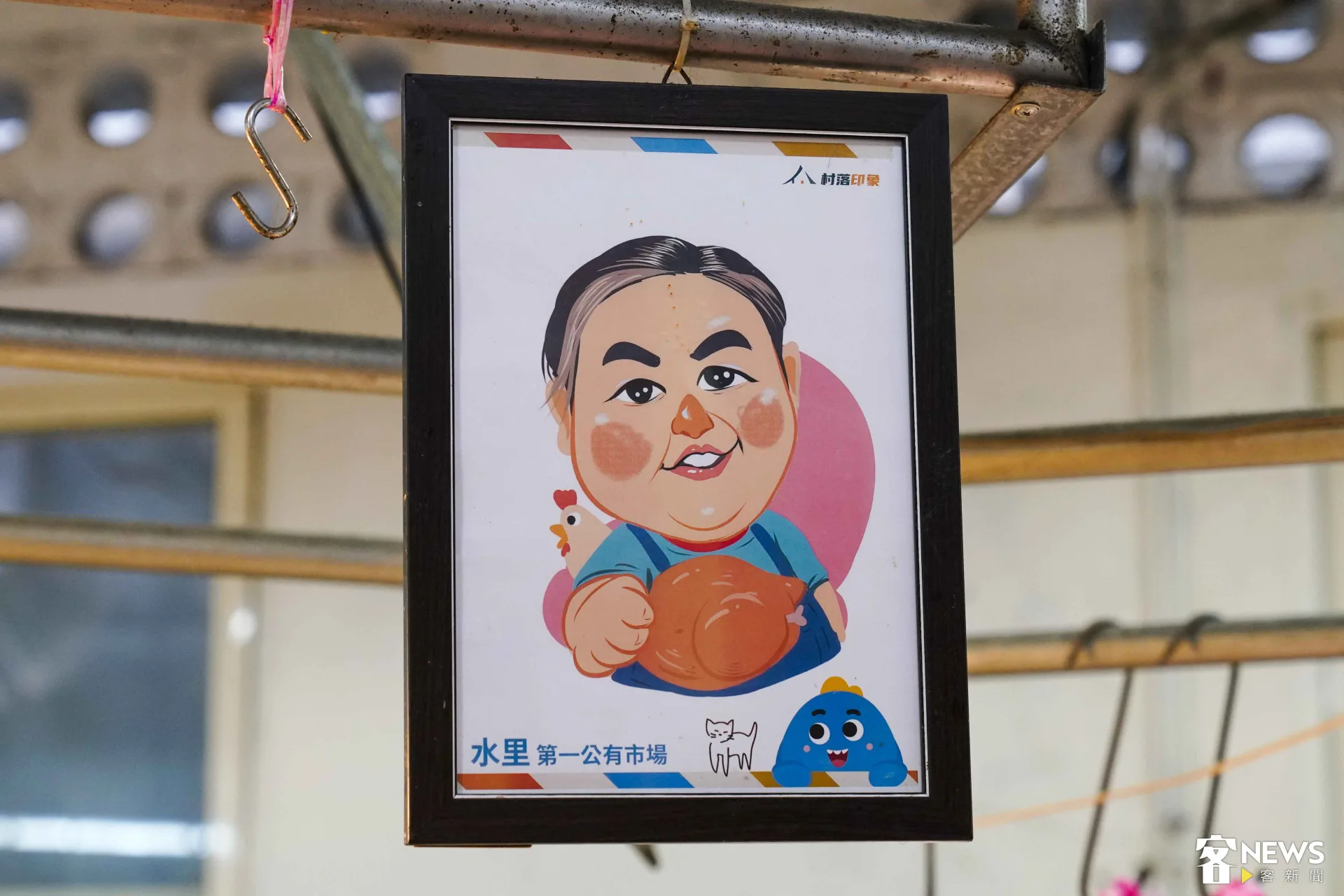 村落印象團隊進駐市場第一年，幫各攤老闆繪製Ｑ版肖像。朱愷元攝