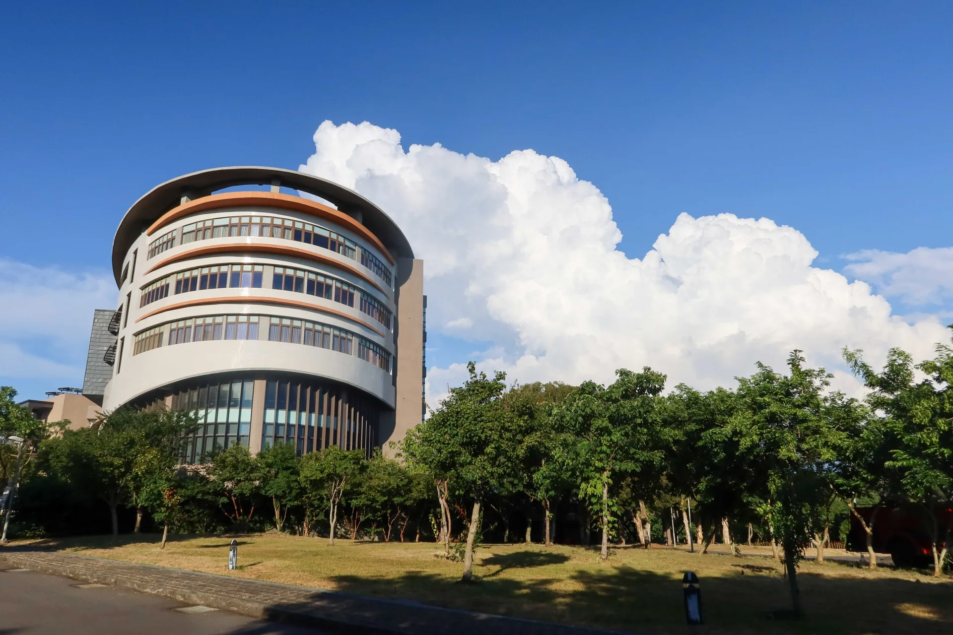 聯合大學國鼎圖書館是紀念創辦人李國鼎先生。何來美攝