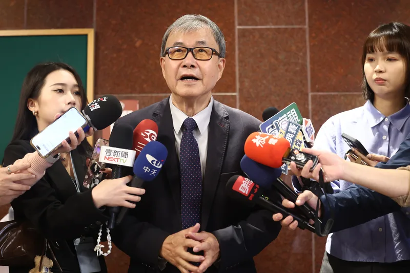 陸配抱怨繁體字　鄭英耀：與地方合作提供過渡學習協助