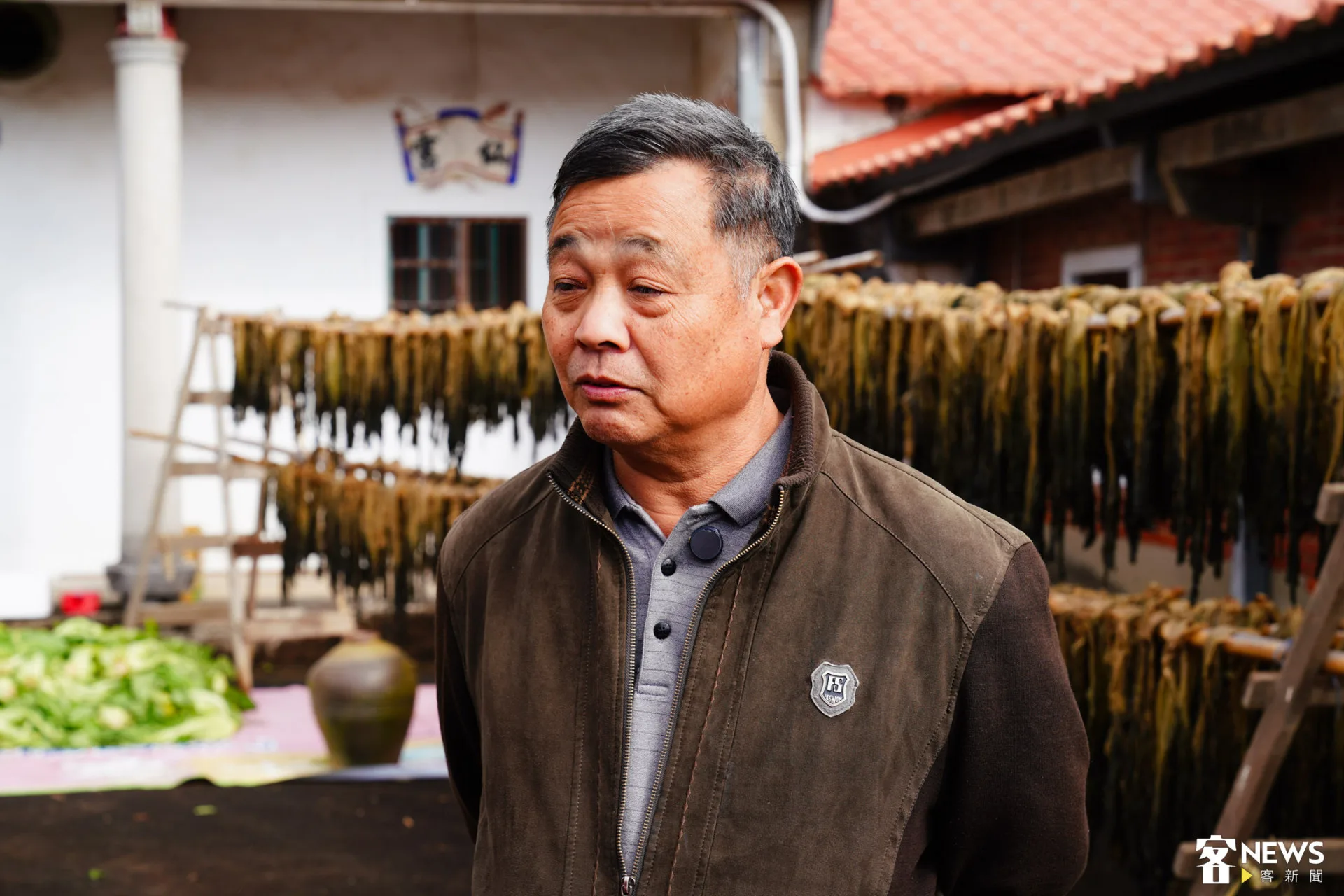 大墩山休閒農業發展協會理事長、劉興武補充，在芥菜和酸菜之間，還有幾個餐桌常客，包括衝菜、雪裡紅、鹹菜。朱愷元攝