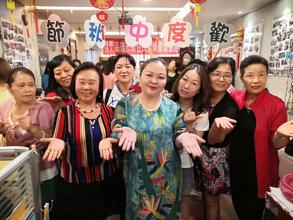 周滿芝（中），資料照。翻攝自高雄市新住民姐妹關懷協會