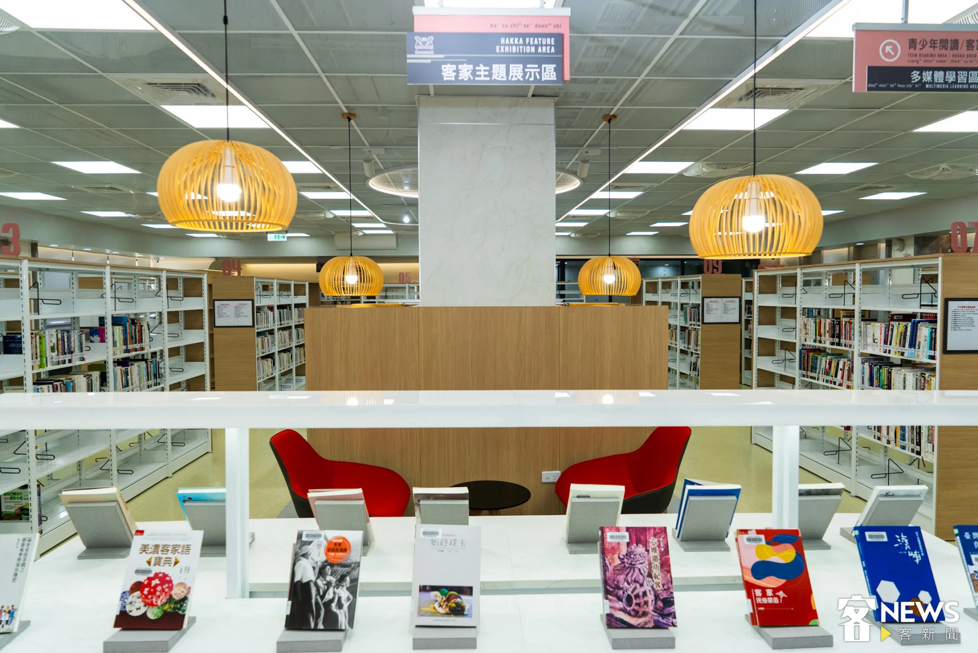崙背圖書館新館為兩層樓建築,總面積約403坪,堪稱「麻雀雖小,五臟俱全」。朱愷元攝