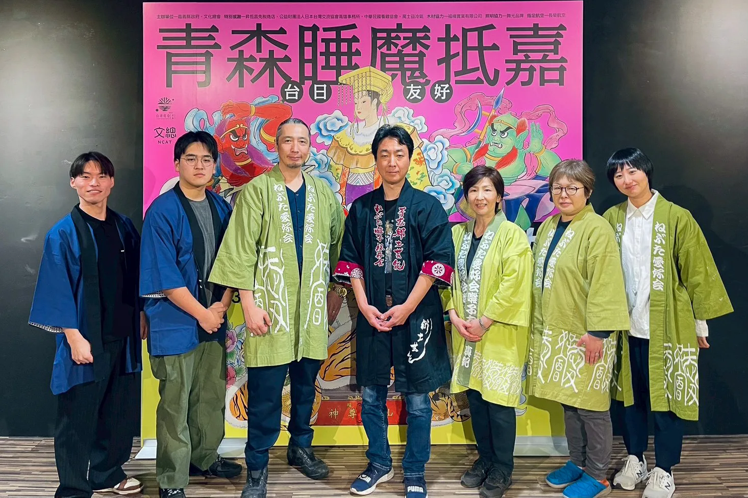 青森睡魔製作團隊:青森睡魔師諏訪慎(左三)、青森睡魔師林廣海(左四)。文˙總提供