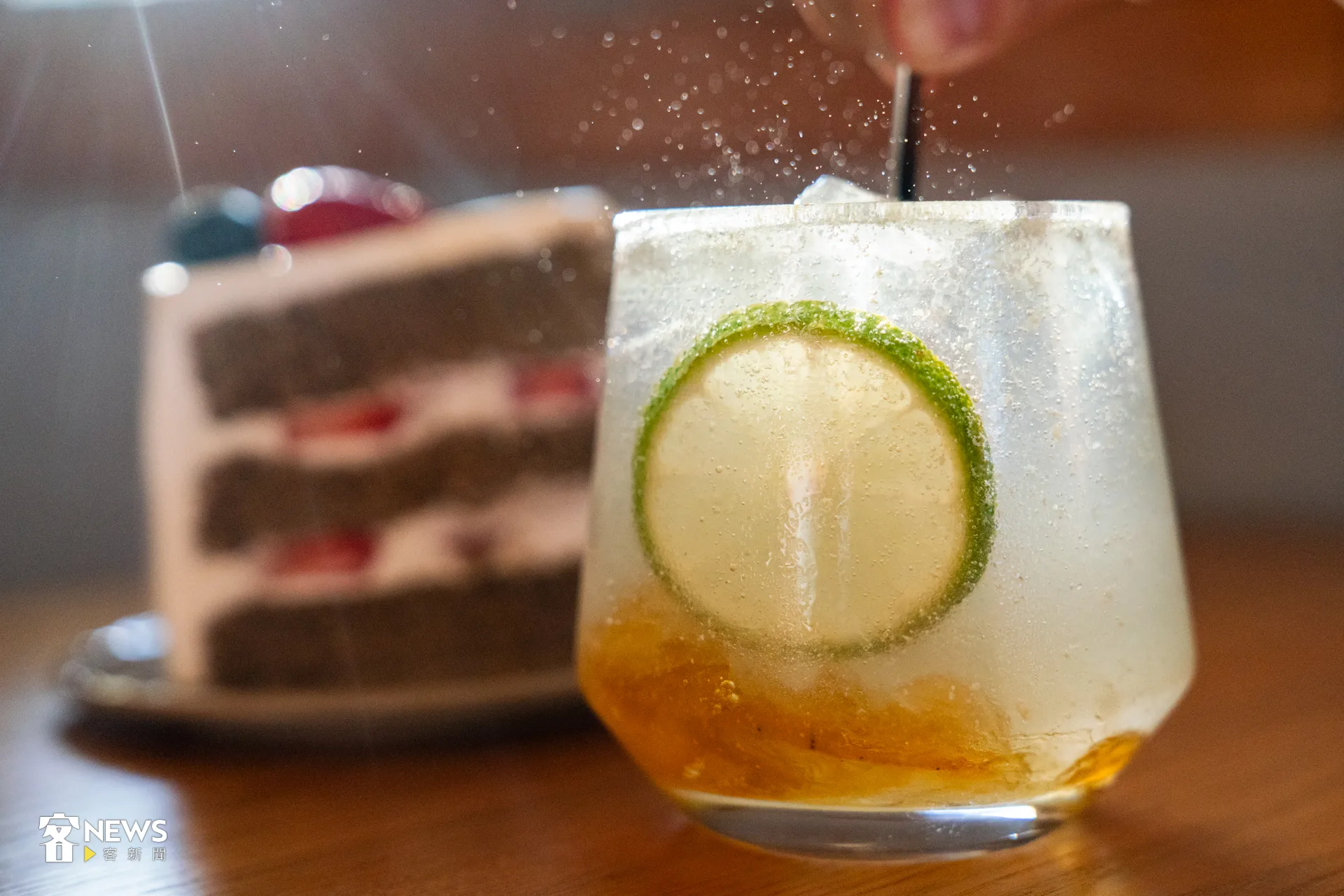 柚子檸檬氣泡飲清新爽口，與甜點完美搭配。洪藝晅攝