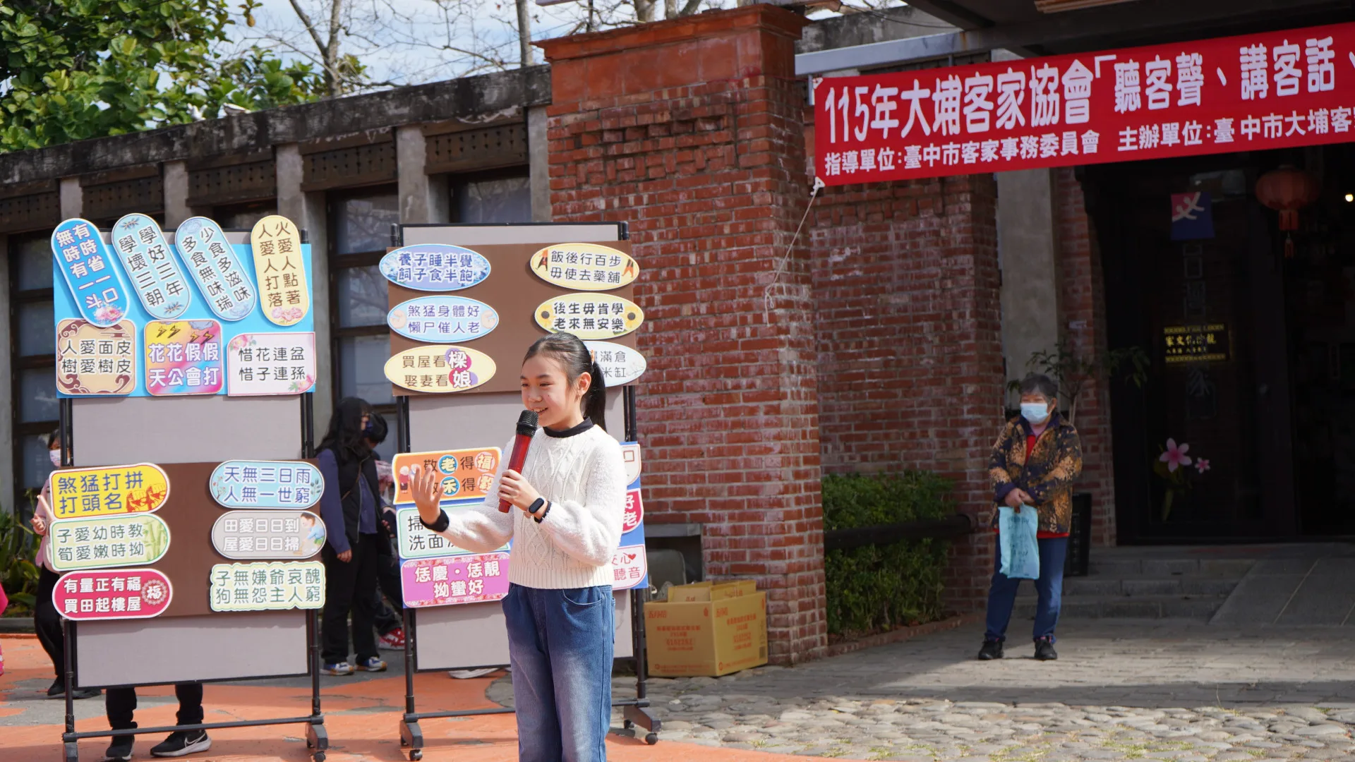 全國語文競賽優秀同學展現道地客語。台中市政府提供