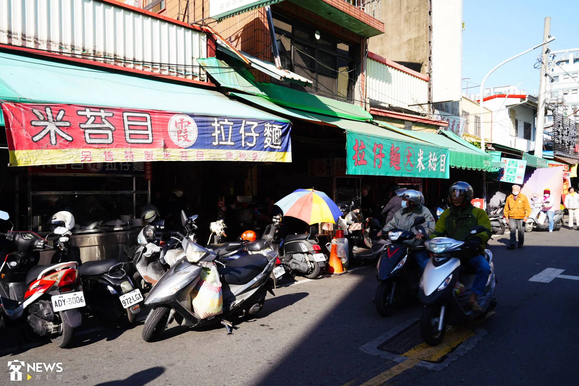 轉進博愛路，短短一百公尺內就有6間店有賣米篩目。朱愷元攝