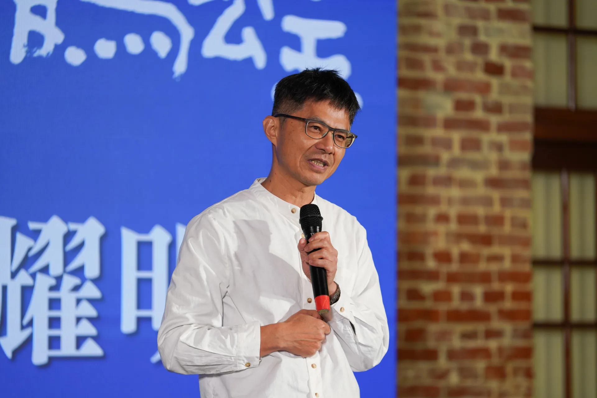 甘耀明直呼，寫了這本書《我的鴉鵲公主》，「我可以大聲說我是客家人」。李台源攝