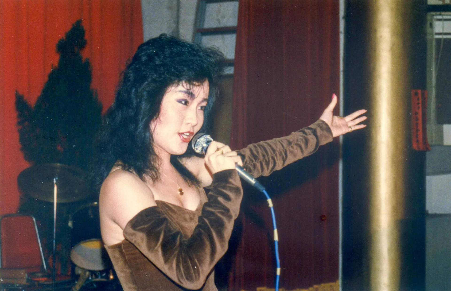 1987年由吳盛智好友涂敏恆協助完成發表的遺作,〈愛你在心中〉、〈初戀印象〉與〈此愛綿綿〉由魏海珊主唱,四海唱片公司發行。1988,台北中泰賓館,楊國鑫攝
