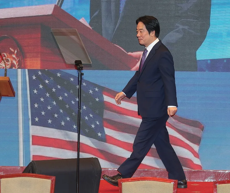 總統府3日上午在大禮堂舉行「台美經濟繁榮夥伴對話」記者會，由總統賴清德（圖）親自主持說明，賴總統強調，經濟越安全，產業就越繁榮；經濟越繁榮，台灣就越有實力走向世界。中央社