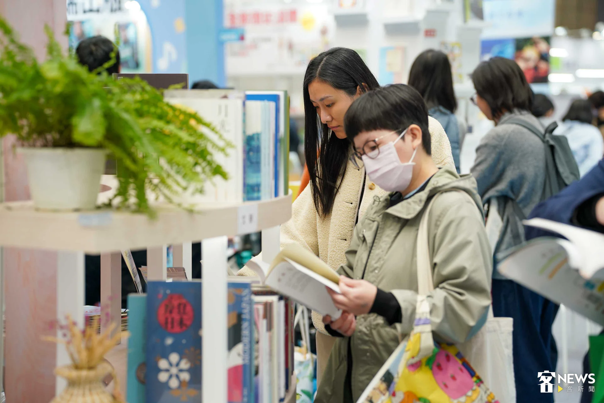 台北國際書展客家館以「客.應聲」為主題,展出近1500本客語文學作品。范修語攝