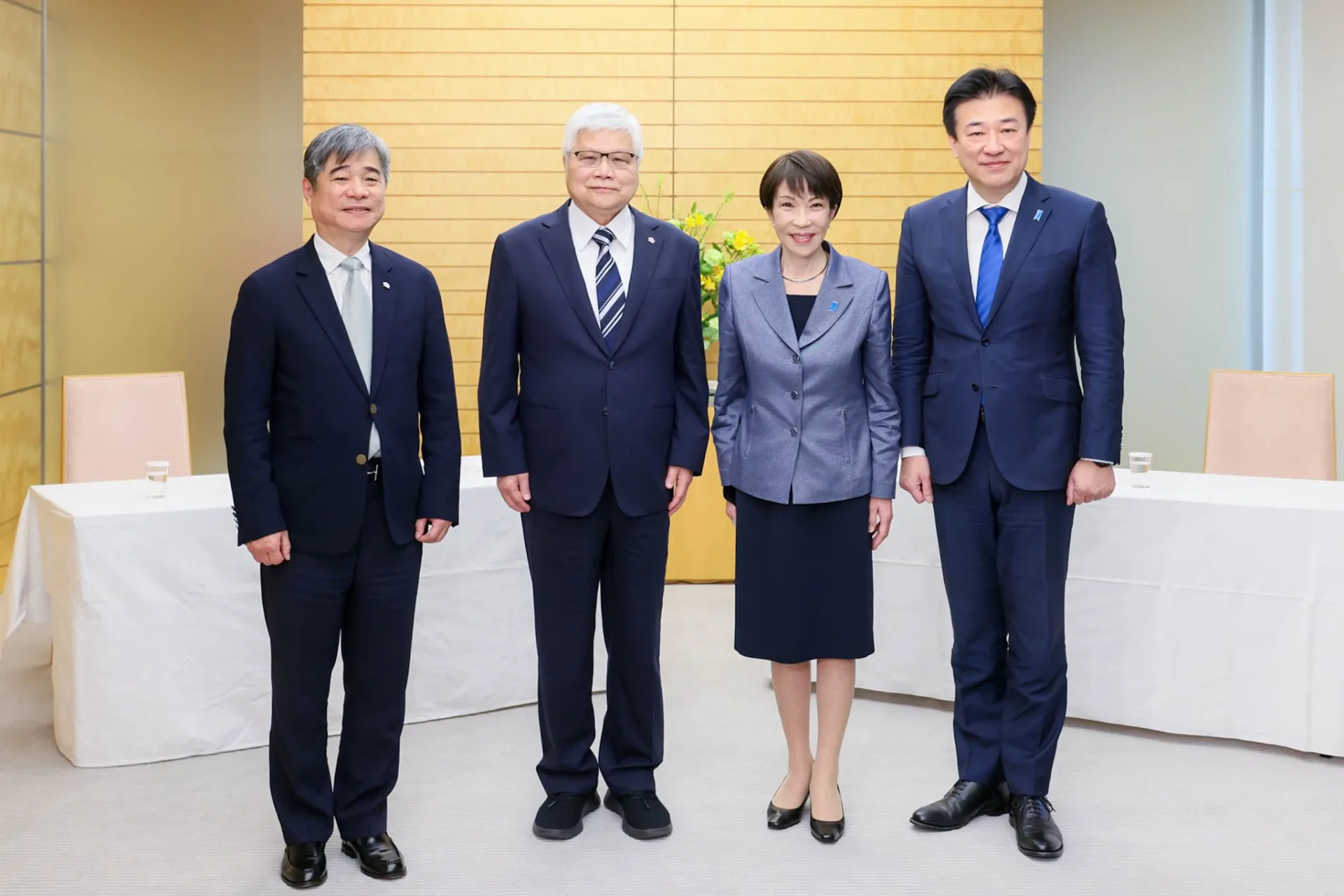 台積電董事長魏哲家與日本首相高市早苗洽談台積電在日本生產晶片的未來方向。翻攝日本首相官邸臉書