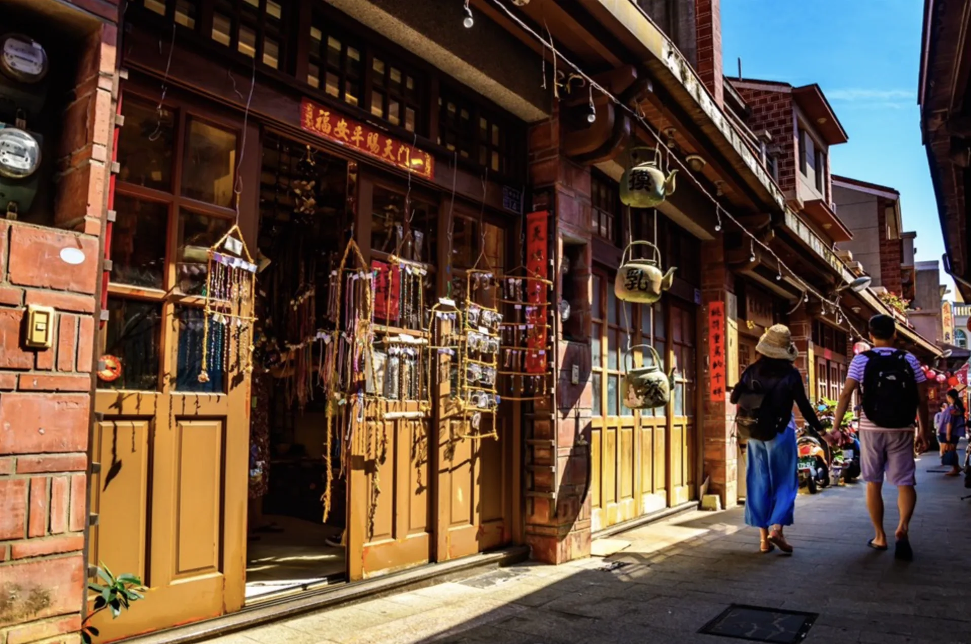 許多旅客讚譽,走在馬公街頭,從中央老街、天后宮到漁港邊的日常風景,不只看見海島景色,還有一張張親切自然的笑臉。澎湖國家風景區管理處提供