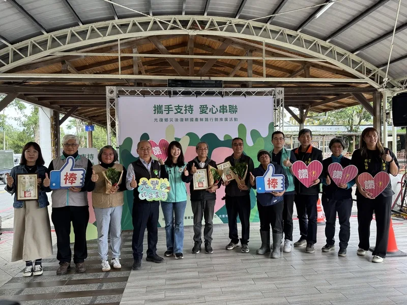 農業部農糧署東區分署12日在光復糖廠舉行國產鮮蔬行銷推廣活動。中央社