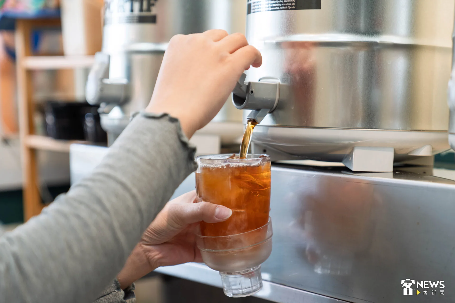 結果發現，標示「無加糖」飲品中，仍有55.6%檢出糖分，團隊分析，這可能是因原料果汁、乳品或配料本身有含糖。范修語攝